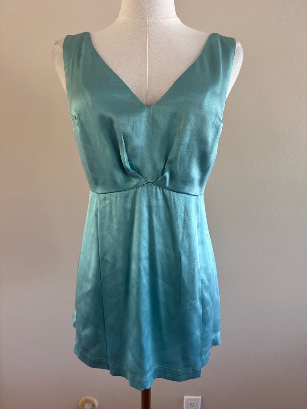 L’Autre Chose Silk Sleeveless Aqua Blue V-Neck Tunic Top